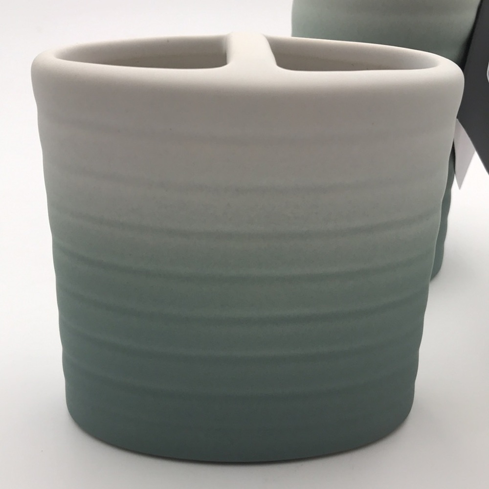Ugg Fluff Ombre Ceramic Toothbrush Holder